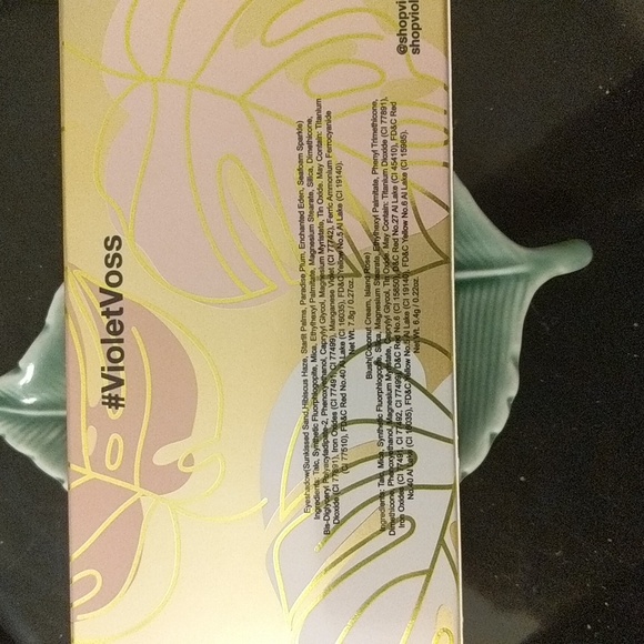 All in one face and eyeshadow Palette - Picture 2 of 3